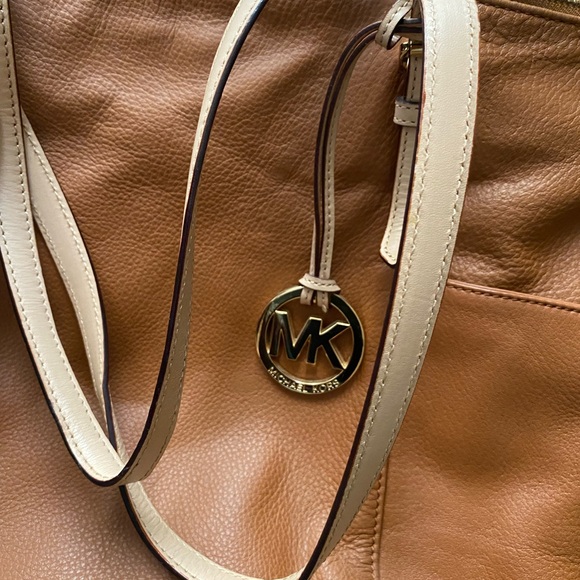 Michael Kors Tote Color- Rust with Gold hardware - Picture 4 of 5